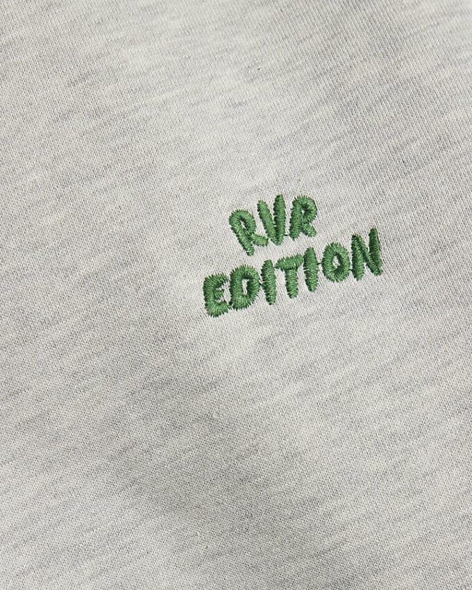 Grå RVR Edition-hoodie med tryck på ryggen