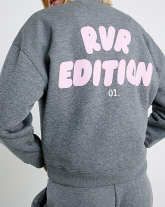 Grå RVR Edition-tröja med tryck på ryggen
