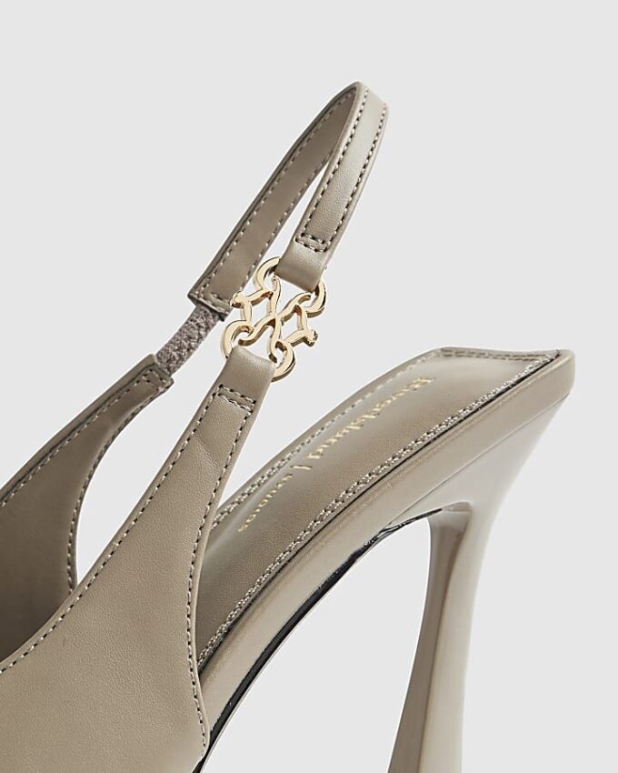 Grå slingback-klackar med logotyp