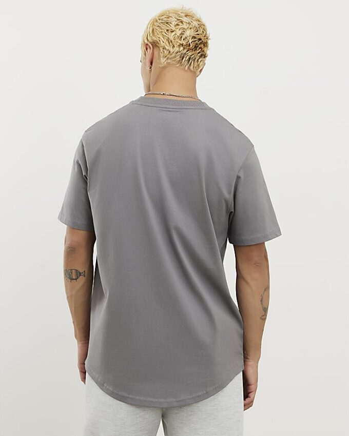 Grå T-shirt med normal passform och rundad fåll