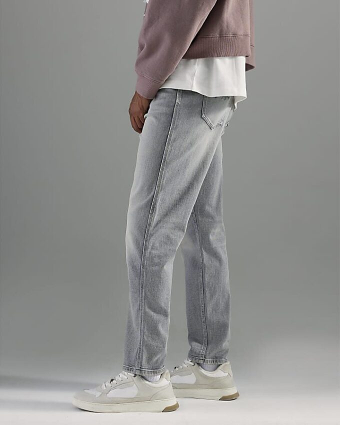Grå tapered fit-jeans