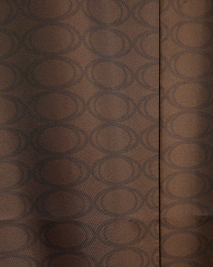 Grå väst med texturerat rutmönster