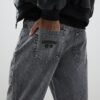 Gråa jeans med lös passform Gråa jeans med lös passform