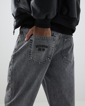 Gråa jeans med lös passform