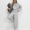 Gråa mysiga joggingbyxor med breda ben och whipstitch