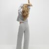 Gråa mysiga joggingbyxor med breda ben och whipstitch