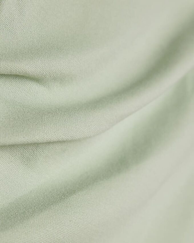 Grön draperad midiklänning