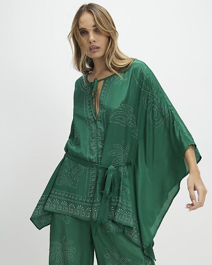 Grön kimono-top med dekorationer