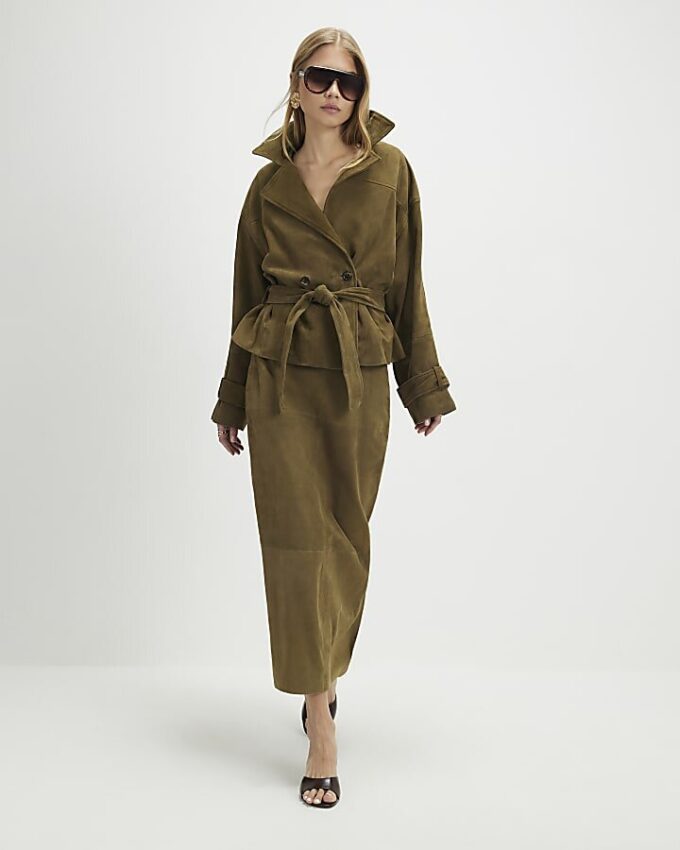 Grön kort trenchcoat i mocka