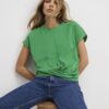 Grön kortärmad T-shirt med vridet framstycke
