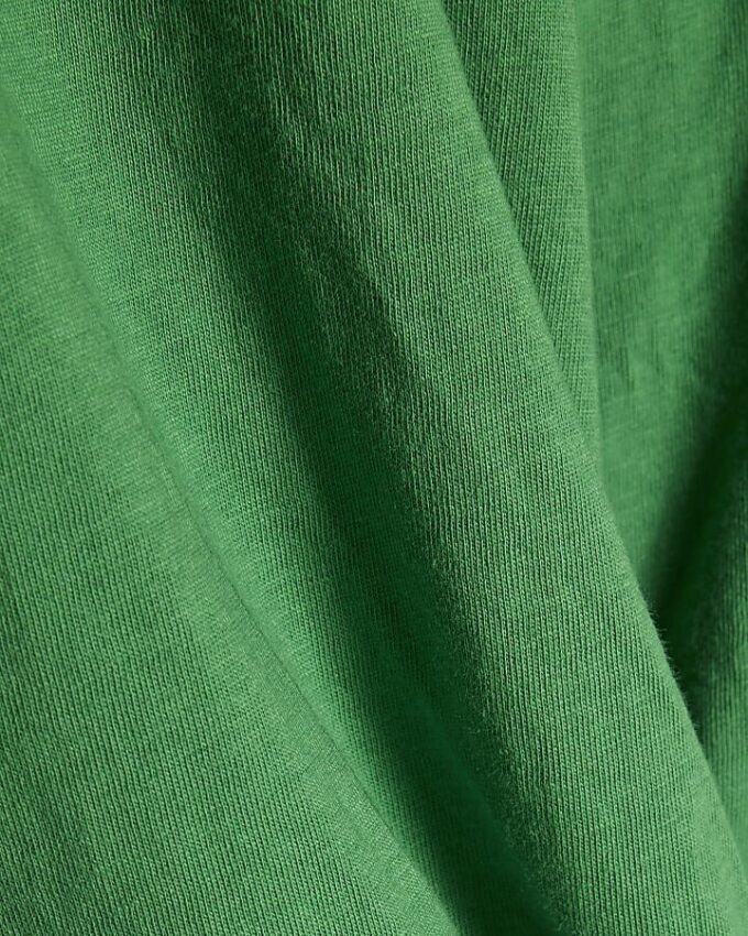 Grön kortärmad T-shirt med vridet framstycke