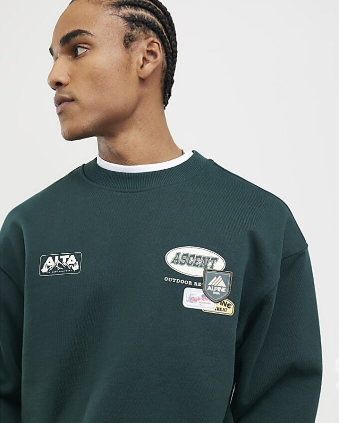 Grön oversized-tröja med alpinbadge