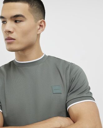 Grön slim fit MCMXII Badge T-shirt