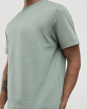 Grön T-shirt med normal passform Grön T-shirt med normal passform