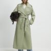 Grön trenchcoat i konstläder med bälte