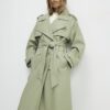 Grön trenchcoat i konstläder med bälte