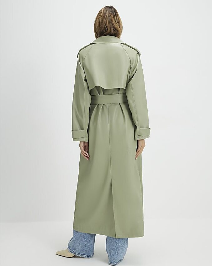 Grön trenchcoat i konstläder med bälte