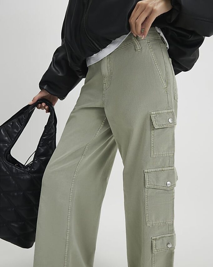 Gröna cargo-byxor i denim med raka ben