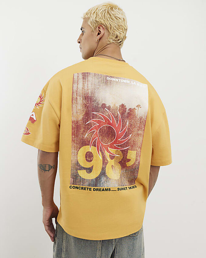 Gul oversized T-shirt med 92 fotopatch