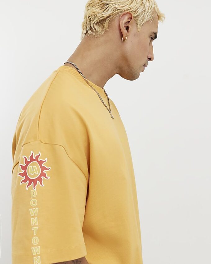 Gul oversized T-shirt med 92 fotopatch