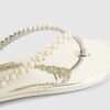 Guldfärgade flip-flops med pärldetaljer