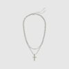 Halsband i silver med kors i blandade metaller