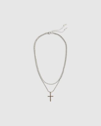 Halsband i silver med kors i blandade metaller