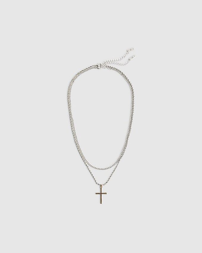 Halsband i silver med kors i blandade metaller
