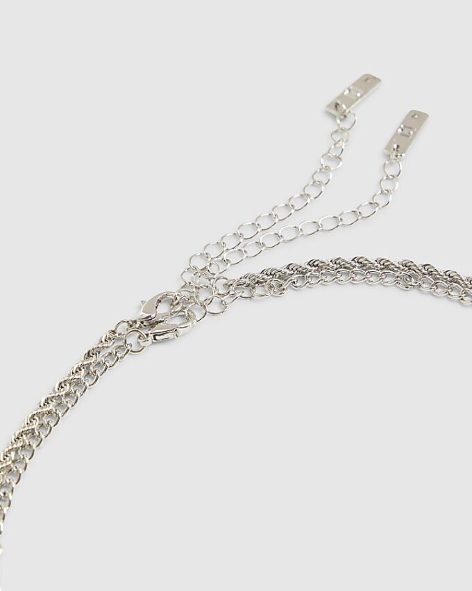 Halsband i silver med kors i blandade metaller