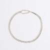 Halsband i silver och blandade metaller