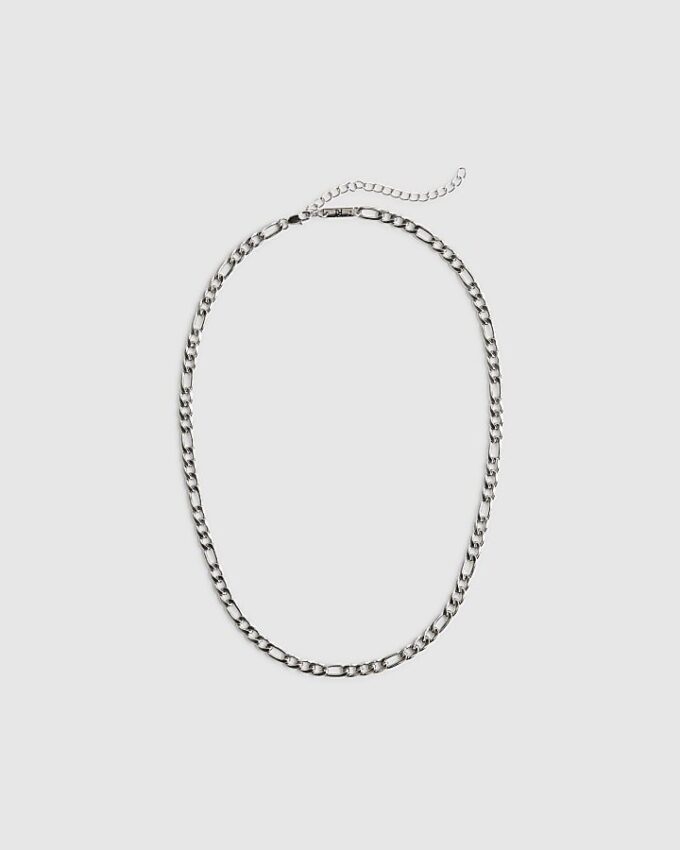 Halsband i silverfärgat stål