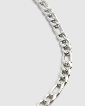 Halsband i silverfärgat stål