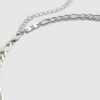 Halsband i silverfärgat stål