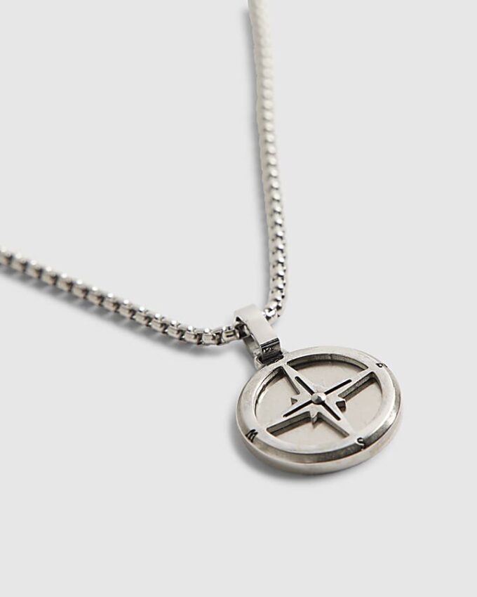 Halsband i silverstål med kompass