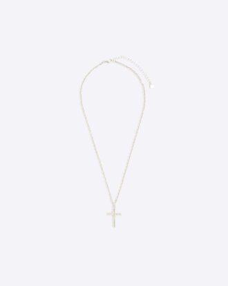 Halsband med silverfärgat korshänge