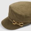 Khakifärgad baker boy-hatt i imitationsmocka med snaffle-detalj