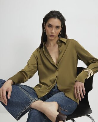 Khakifärgad långärmad slim fit-skjorta i satin