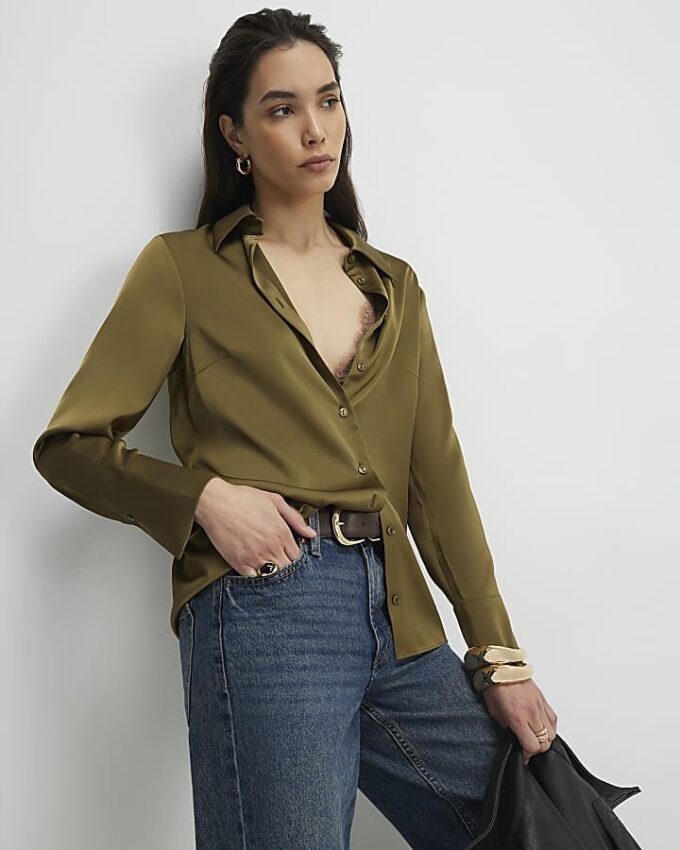 Khakifärgad långärmad slim fit-skjorta i satin