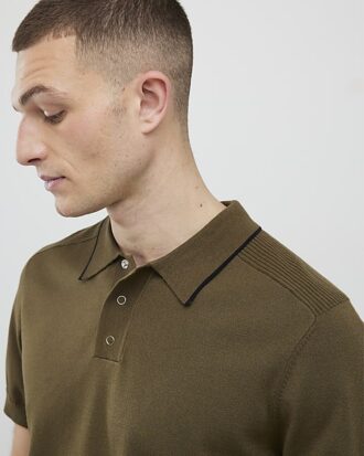 Khakifärgad slim fit-polotröja