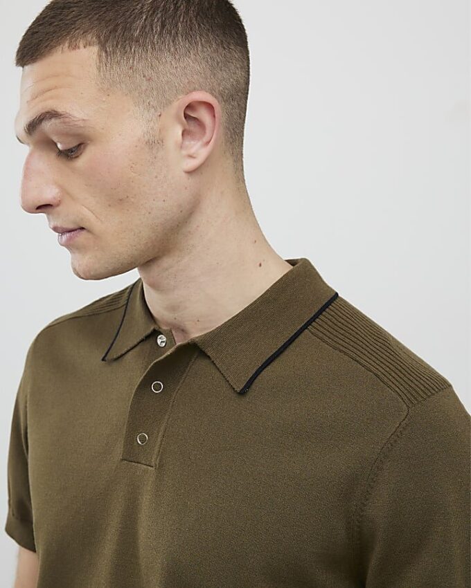 Khakifärgad slim fit-polotröja