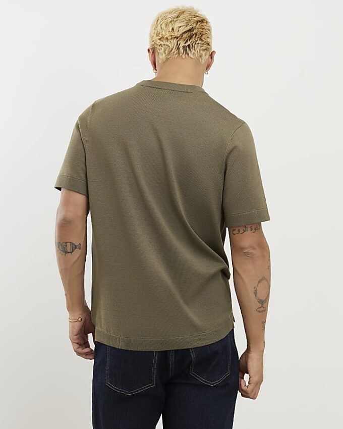 Khakifärgad slim fit-stickad T-shirt