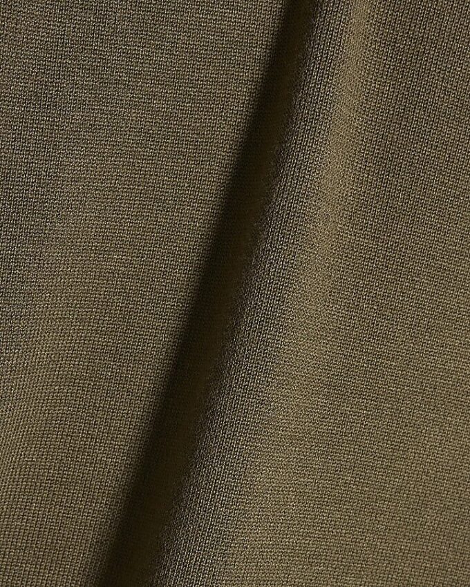 Khakifärgad slim fit-stickad T-shirt