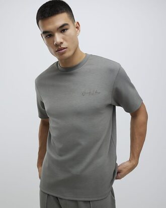 Khakifärgad slim fit-T-shirt