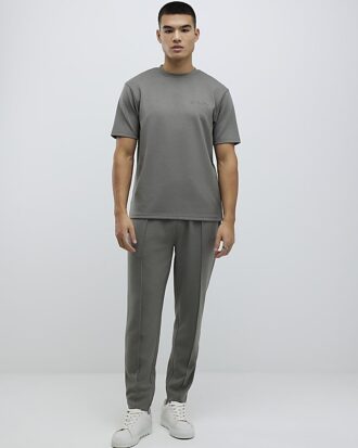 Khakifärgad slim fit-T-shirt