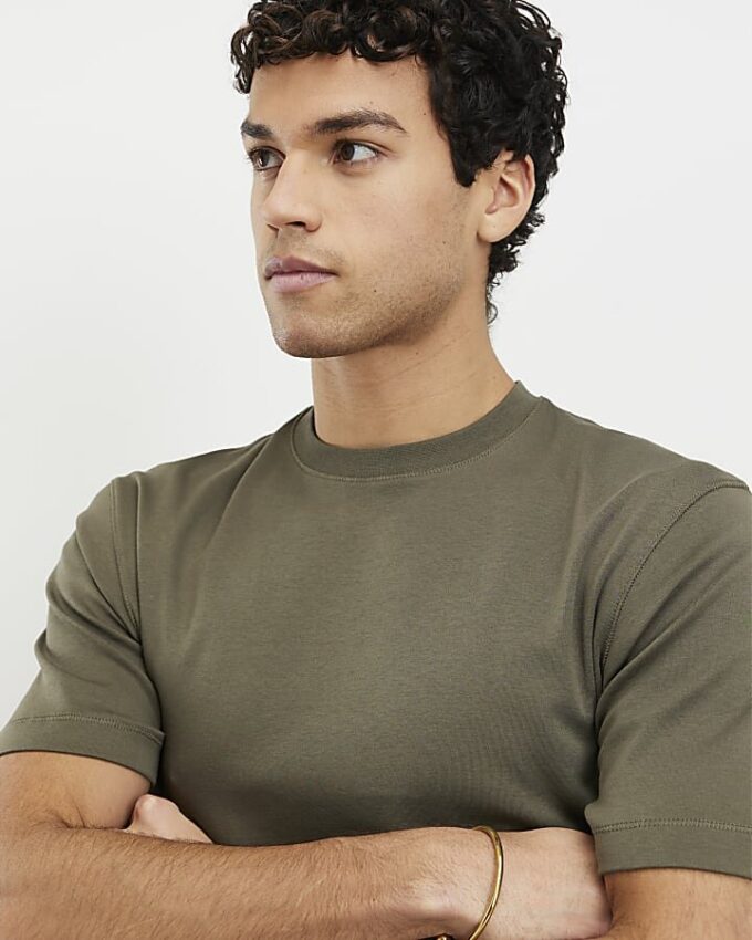Khakifärgad slim fit-T-shirt