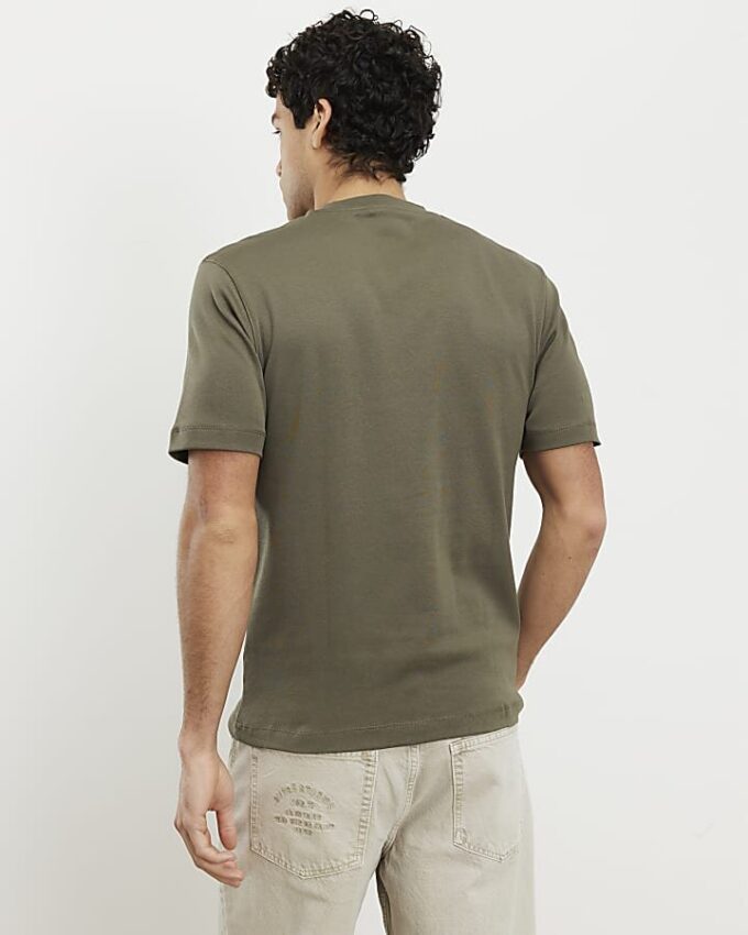Khakifärgad slim fit-T-shirt
