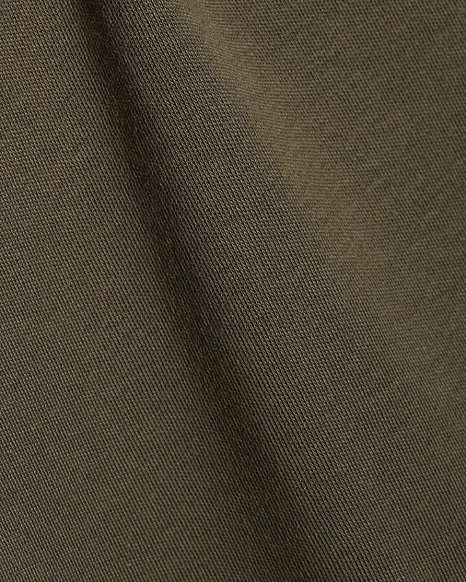 Khakifärgad slim fit-T-shirt