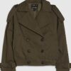 Kort trenchcoat i khaki med ribbad fåll