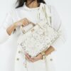 Krämfärgad 3D-laserskuren totebag med blommönster