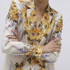 Krämfärgad blazer med blommönster